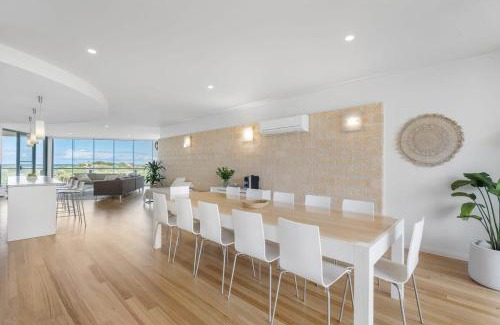 Middleton House | Samphire Middleton-Beach - BYO Linen - Wi-Fi-Luxury-Family