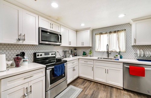 Grantville Condo | San Diego Condo: Pool Access, 8 Mi to Downtown