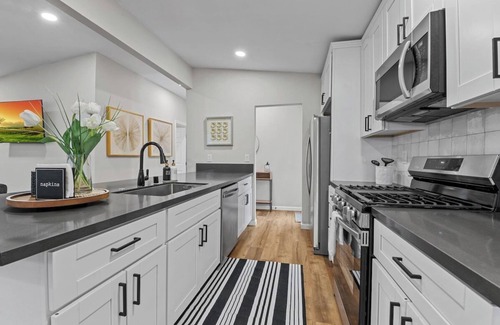 Fairmount Park House | San Diego Getaway | Close to Zoo & Dining