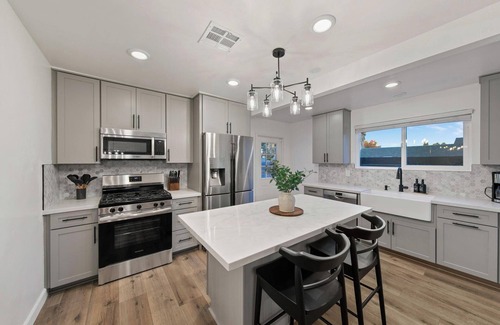 Lake Murray House | San Diego Lux: 5Bedroom/Remodeled/Solar Heated Pool/Spa/GameRoom/Grill/Workspace