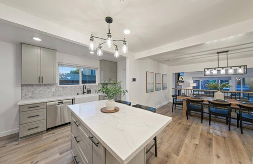 Lake Murray House | San Diego Lux: 5Bedroom/Remodeled/Solar Heated Pool/Spa/GameRoom/Grill/Workspace