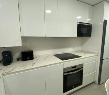 Leon Apartment | San Mames Leon con Garaje incluido para coche mediano