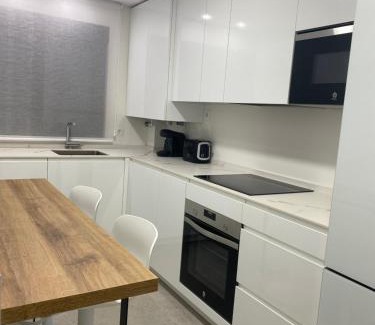 Leon Apartment | San Mames Leon con Garaje incluido para coche mediano