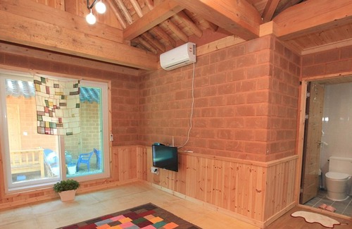 Okcheon House | Sanasa Red Clay House