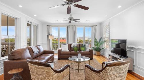 Isle of Palms House | Sand Dune Sea Shell by AvantStay Gorgeous 2 Home Rental w 12 BRs