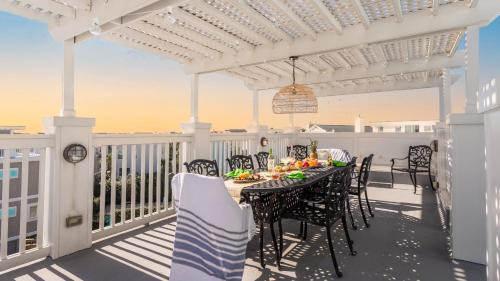 Isle of Palms House | Sand Dune Sea Shell by AvantStay Gorgeous 2 Home Rental w 12 BRs