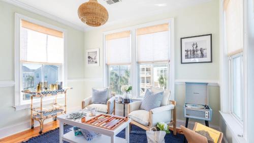 Isle of Palms House | Sand Dune Sea Shell by AvantStay Gorgeous 2 Home Rental w 12 BRs