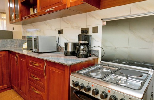 Entebbe Bed & Breakfast | Sand Grains Residences 012