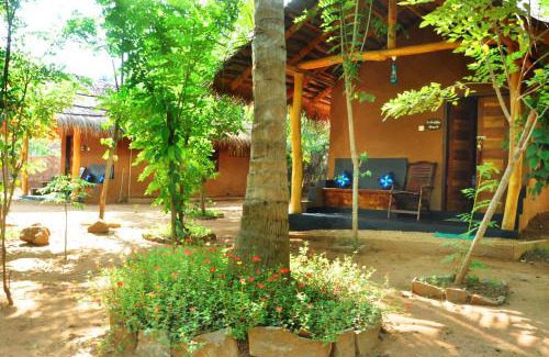 Udawalawa Hotel | Sandalwood Cottage