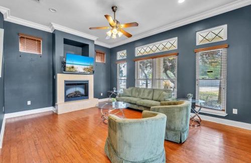El Centro Beach House | Sandcastle on Castile