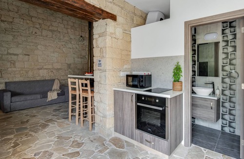 Vasa Koilaniou Apartment | Sanders Andre Marie - Cozy Studio w Shared Garden