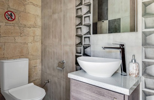 Vasa Koilaniou Apartment | Sanders Andre Marie - Cozy Studio w Shared Garden