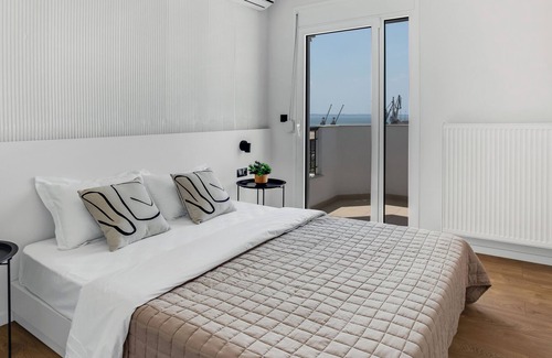 Thessaloniki Apartment | Sanders Arch - Jolly Family Apt w Balcony