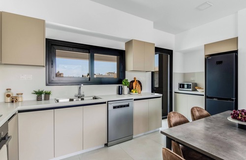 Agios Athanasios Apartment | Sanders Elgio - Generous 2-Bdr Apt w Balcony