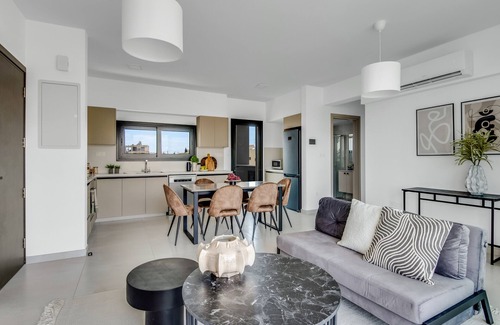 Agios Athanasios Apartment | Sanders Elgio - Cute 2-Bdr Apt with Balcony