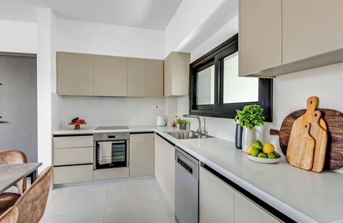 Agios Athanasios Apartment | Sanders Elgio - Generous 2-bdr Apt w Balcony