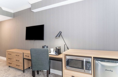 Richmond Hotel | Sandman Signature Vancouver Airport Hotel & Resort