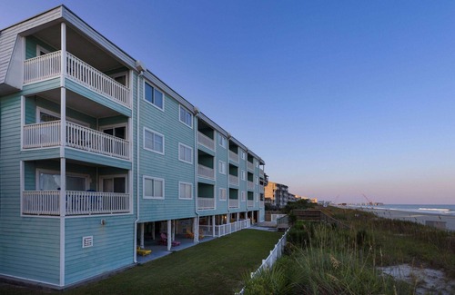 Surfside Beach Condo | Sandpebble Beach Club Surfside Beach a Ramada by Wyndham