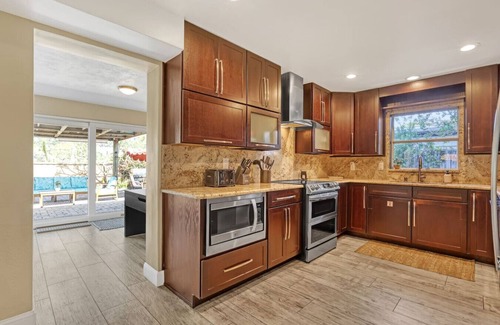 Cocoa Isles Apartment | Sandpiper Retreat | Pool | Jacuzzi | Game Room