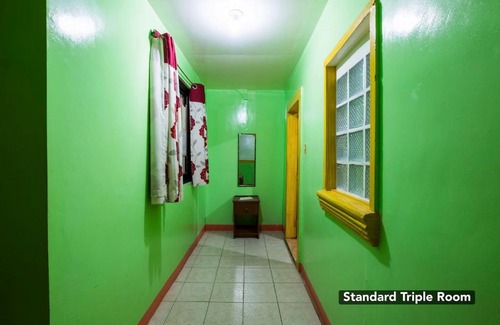 Puerto Galera Hotel | Sandra Taylor Lodge