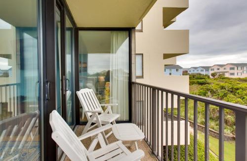 Atlantic Beach Apartment | Sands Villa Resort Oceanfront Condo with Pools!