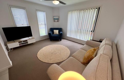 Sandstone Point House | Sandstone Point Sleeps 10, 4-bedroom home