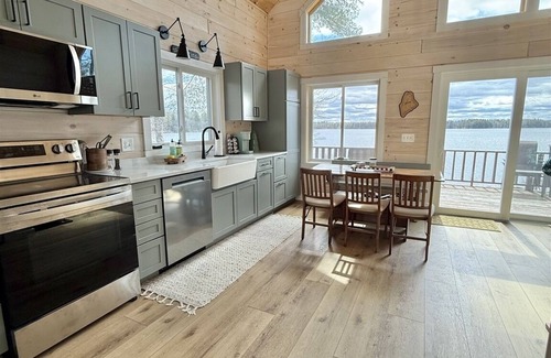 Raymond Cottage | SANDY BEACH ON THOMAS POND