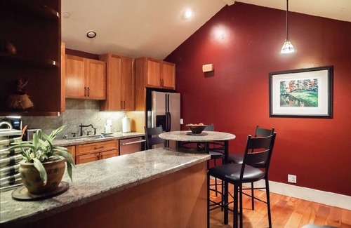 Westside Santa Cruz Cottage | Santa Cruz Cottage visit at AlohaSanctuaryRentalHomes. Com for discounts