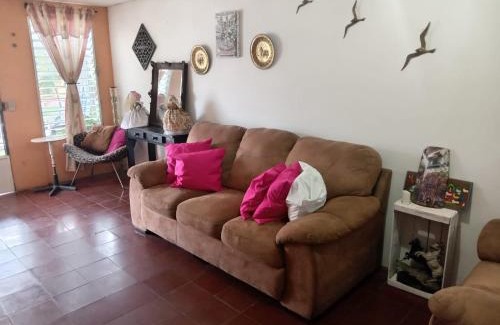 Santa Tecla House | Santa Tecla Acogedora Guest House