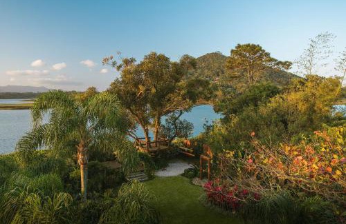 Praia do Rosa House | Santi Sabai Ibira - Um Refúgio às Margens da Lagoa