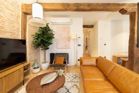 Bilbao la Vieja Apartment | Santiago by Staynnapartments