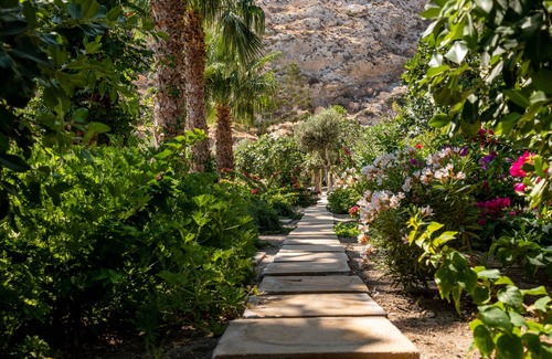 Kamari Villa | Santorini Mystique Garden