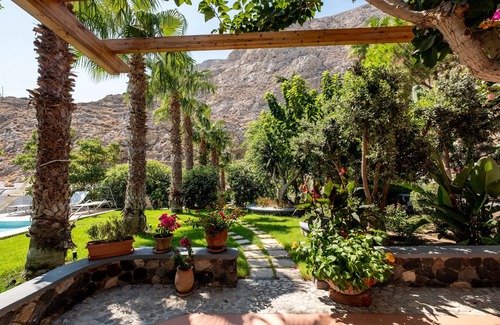 Kamari Villa | Santorini Mystique Garden