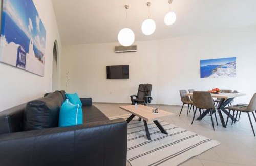 Emporio Apartment | Santorini Pictures apartment