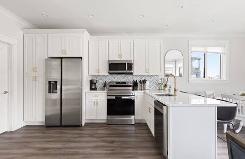 River District Boat Rental | Santorini - Stay Afloat on Downtown Wilmington's Riverwalk