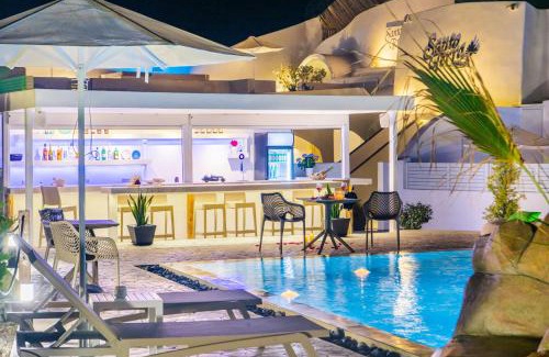 Karterados Bed & Breakfast | Santoterra Antigua Suites