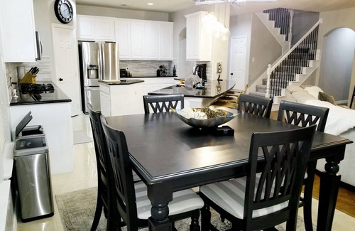 Frisco House | Sass It Up & Paint The Town