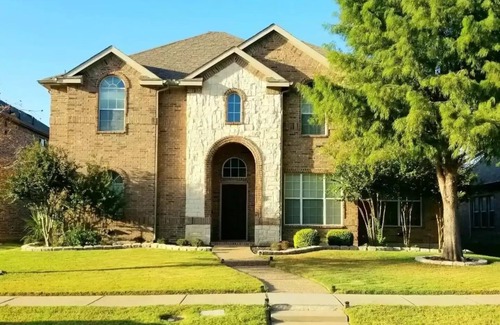 Frisco House | Sass It Up & Paint The Town