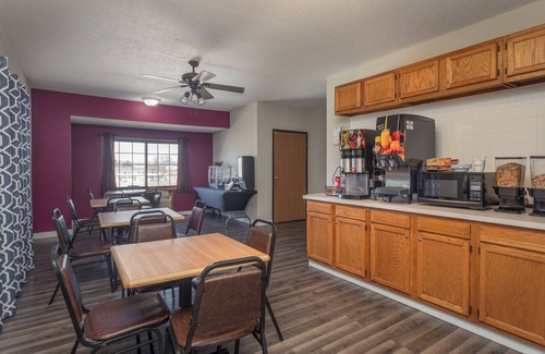 Sauk Centre Hotel | Sauk River Inn & Suites, a Travelodge by Wyndham
