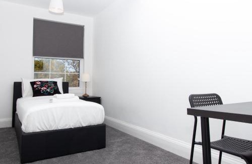 Marlborough House | SAV Stays-4 Bed Town House, Harrow