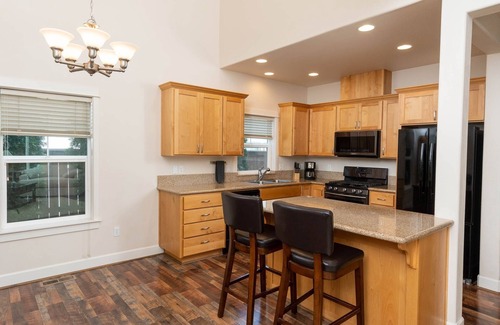 Mountain View District House | SAVE! MONTHLY, 1 bd +OFFICE, near hospital & downtown