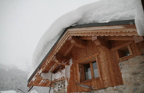 Pralognan-la-Vanoise Ski Chalet | SAVOYARD CHALET located in a village