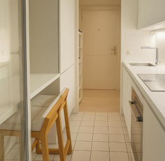 Nommern Apartment | Scandi Design 1BD Apartment - Workspace Parking