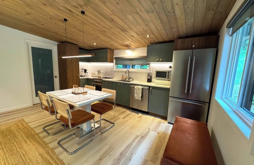 Springfield House | Scandinavian Serenity with A Sauna Close To Okemo