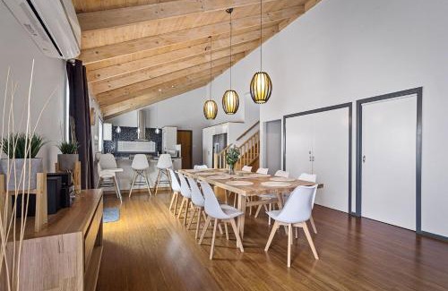 Apollo Bay House | Scenic Beach Escape - BYO Linen