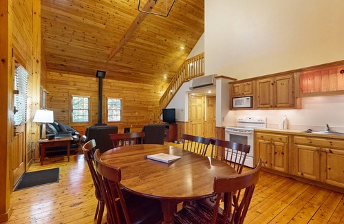 Northport Cabin | Scenic dog-friendly cabin with kitchen, AC, firepit, WiFi & nearby hiking
