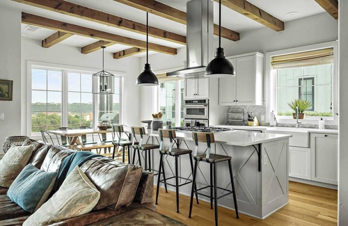 Spicewood House | Scenic Lake Travis Farmhouse | Pickleball | BBQ