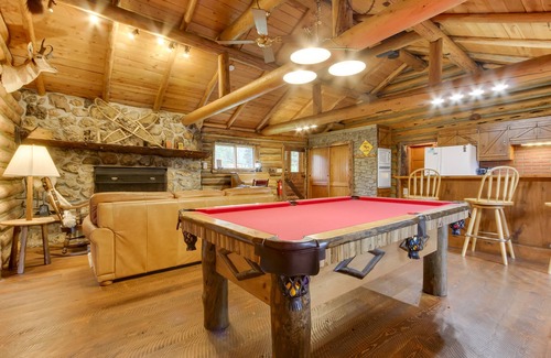 Silver Gate Cabin | Scenic Montana Cabin Rental ~ 1 Mi to Yellowstone!