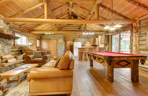 Silver Gate Cabin | Scenic Montana Cabin Rental ~ 1 Mi to Yellowstone!