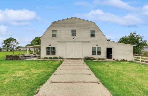 Garland House | Scenic Rustic Farmhouse - Gameroom+Separate Suite